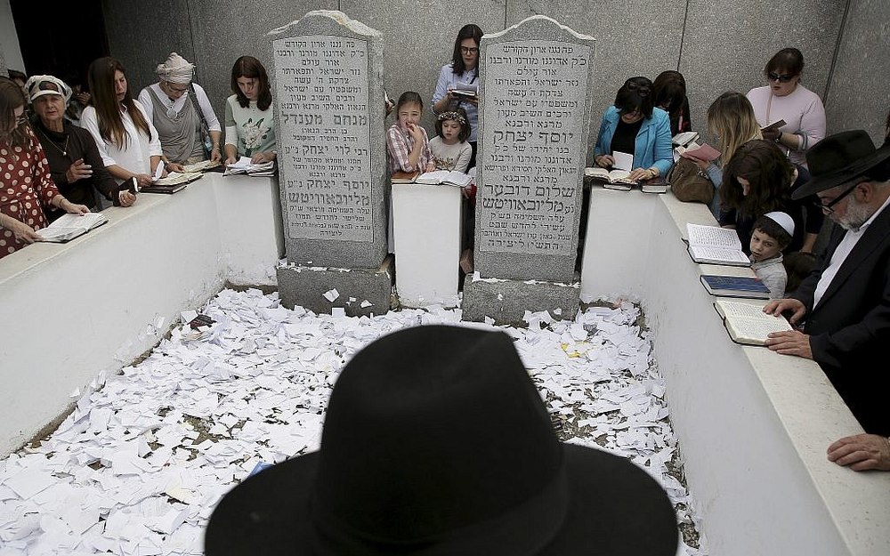 50,000 Flock To Lubavitcher Rebbe's Grave In New York - Heritage ...